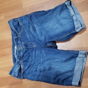 JUNIORS SIZE 6 BERMUDA SHORTS